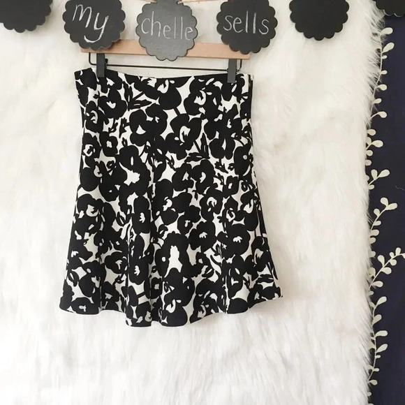 Katherine‎ Barclay Black White Floral Skirt-F21 - Picture 1 of 5